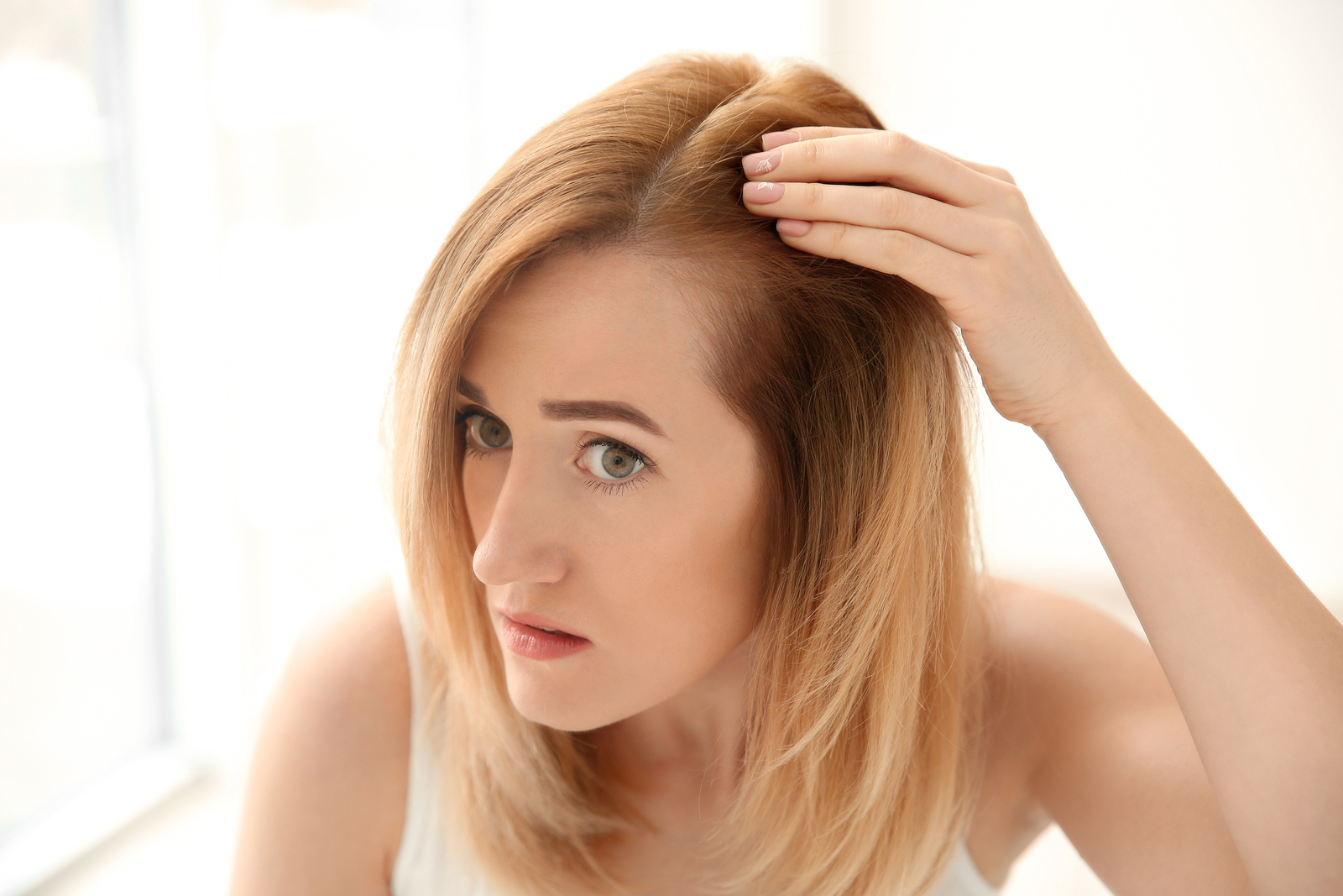 Serum dưỡng tóc giúp các chị em sở hữu mái tóc mỏng trở nên dày và bồng bềnh