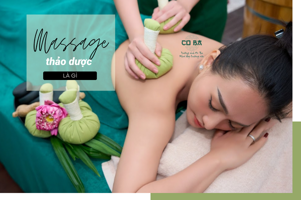 Massage thảo mộc sử dụng các túi đựng thảo dược đã được làm nóng để di chuyển trên toàn bộ cơ thể 